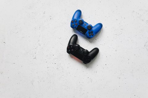 Zwei DualShock-4-Controller
